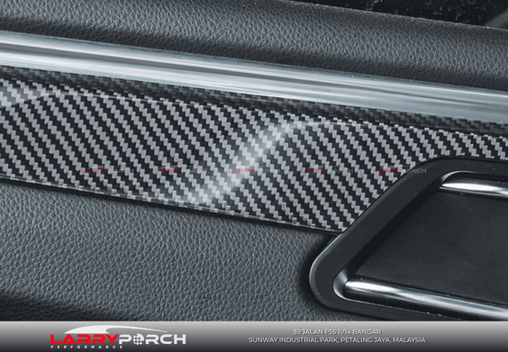 Carbon-interior-trim-Porsche-Macan