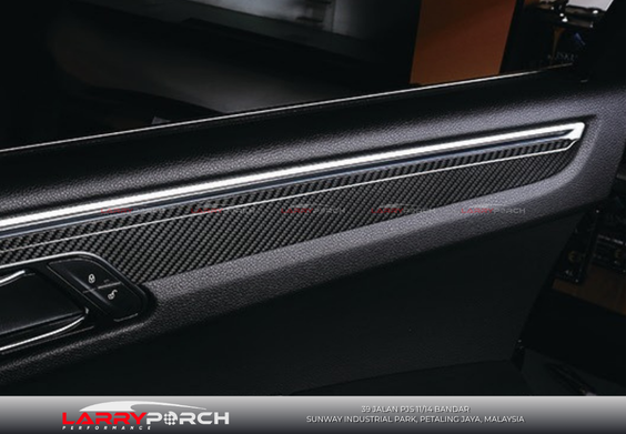 Carbon-interior-trim-Porsche-Macan