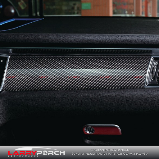 Carbon-interior-trim-Porsche-Macan